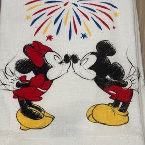 NWT Disney set of two 4th of July fireworks Minnie and Mickey Mouse kitchen towe